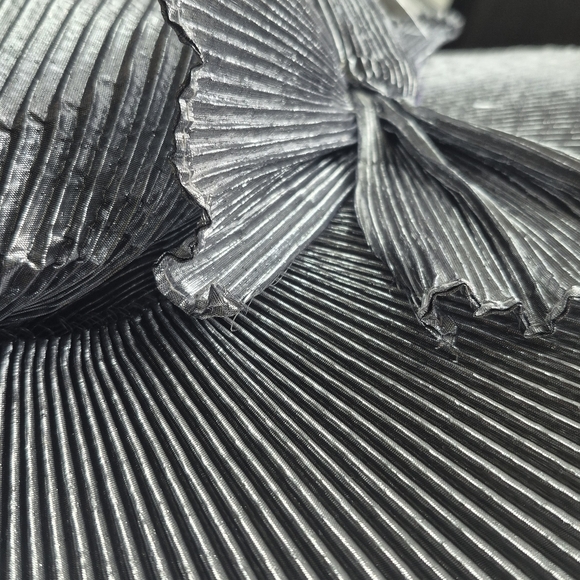 Elegant Silver Wide-Brim Hat - Picture 3 of 8